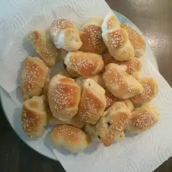 Млечни солени кифлички