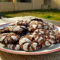 Напукани сладки с черен шоколад и масло