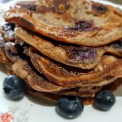 Fluffige Haferpfannkuchen mit Heidelbeeren