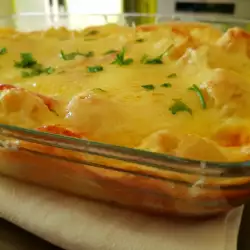 Gratin with Potatoes, Cauliflower and Tomatoes