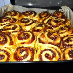 Schnecken mit Quitten- und Himbeermarmelade