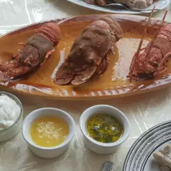 Bogavante con tres salsas