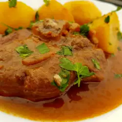 Ossobuco de cerdo con patatas nuevas