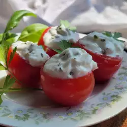 Tomates rellenos de skyr con sabor especiado