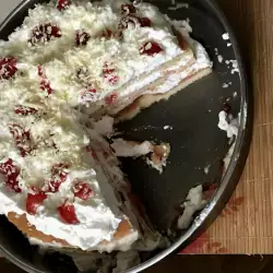 Patišpanj torta sa želeom od jagoda i belom čokoladom