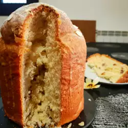 Panettone cu curmale și migdale