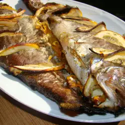 Trucha al horno con zanahoria y ajo