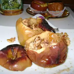 Baked Apples with Walnuts and Raisins