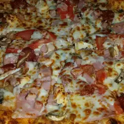 Pizza de jamón york y champiñones