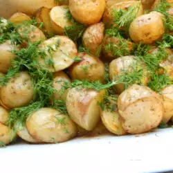 Patatas de guarnición al horno con eneldo