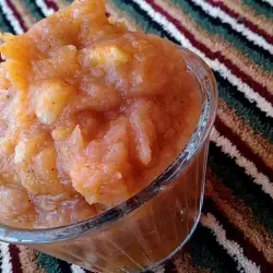 Pumpkin Puree with Coconut Oil, Raisins and Cinnamon