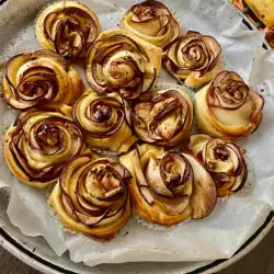 Apple Roses with Cinnamon, Honey and Walnuts