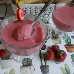 Strawberry Dessert with Gelatin