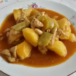 Яхния с картофи и пилешки кожички