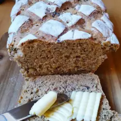 Pan de centeno con aceitunas y tomates secos