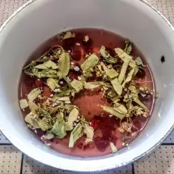 Raspberry and Lime Blossom Tea Against Viruses