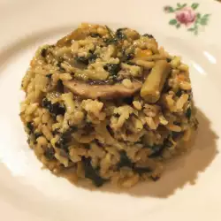 Arroz con champiñones, verduras y especias