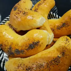 Crescent Rolls with a Sumptuous Filling and Poppy Seeds