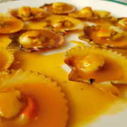 Saint-Jacques Coquilles with Spicy Sauce