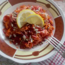 Salat mit Roter Bete, Äpfeln und Karotten