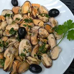 Mussel Salad with Garlic and Parsley