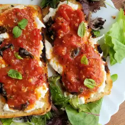 Ciabatta met burrata en cherrytomaatjes