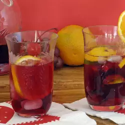 Sangria mit Kirschen