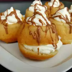 Savarin Cakes with Cream