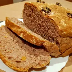 Pan de pueblo con nueces y vino