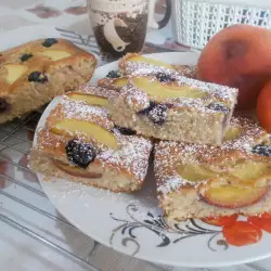 Вкусен сладкиш с летни плодове