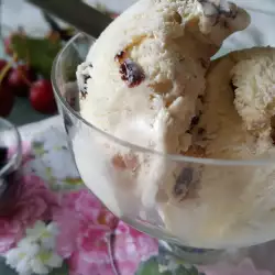 Helado de nata con máquina de helados