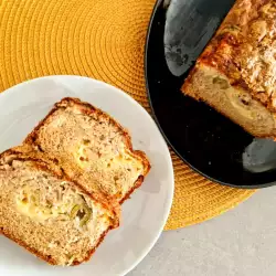 Slani kolač od pirinčanog brašna sa šunkom i kačkavaljem