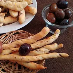 Palitos salados caseros con aceitunas