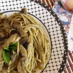 Spaghetti with Mushrooms and Pesto