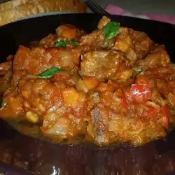 Свинска плешка с моркови и домати