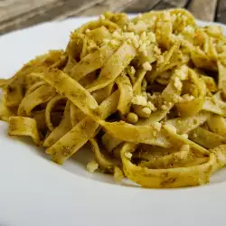 Tagliatelle con pesto Genovese