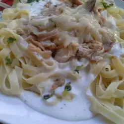 Tagliatelle mit Hähnchen und Sahnesoße