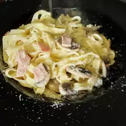 Tagliatelle met room, ham en champignons