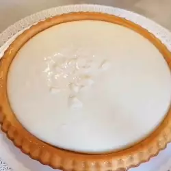 Naizgled tart sa belim kremom