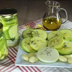 Мариновани тиквички в буркани за зимата