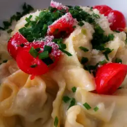 Tortellini con queso crema y parmesano