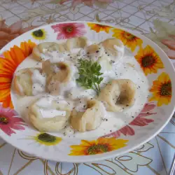 Tortellini caseros con bacon y queso azul