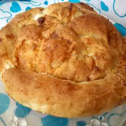 Round Pastry Pie with Yeast