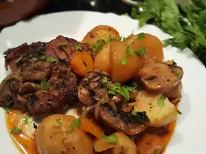 Cazuela de cordero con patatas y champiñones