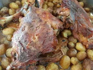 Lamb with New Potatoes in the Oven