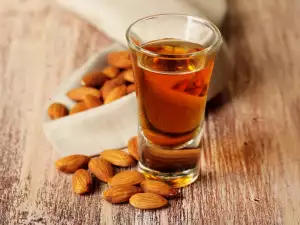 Almond liqueur