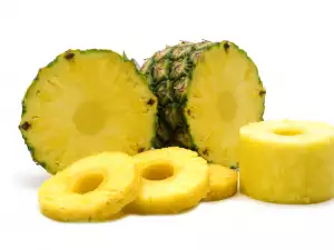 sliced ​​pineapple