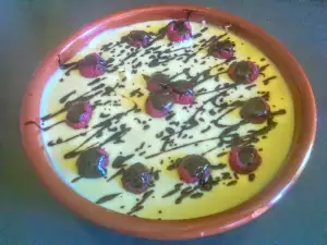 Tarta de piña con frambuesas