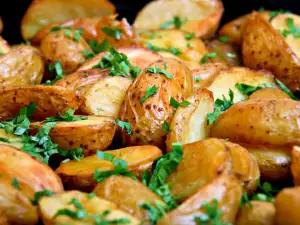 Stewed Potatoes with Garlic