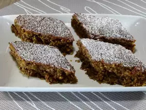 Кекс с грецкими орехами и конфитюром